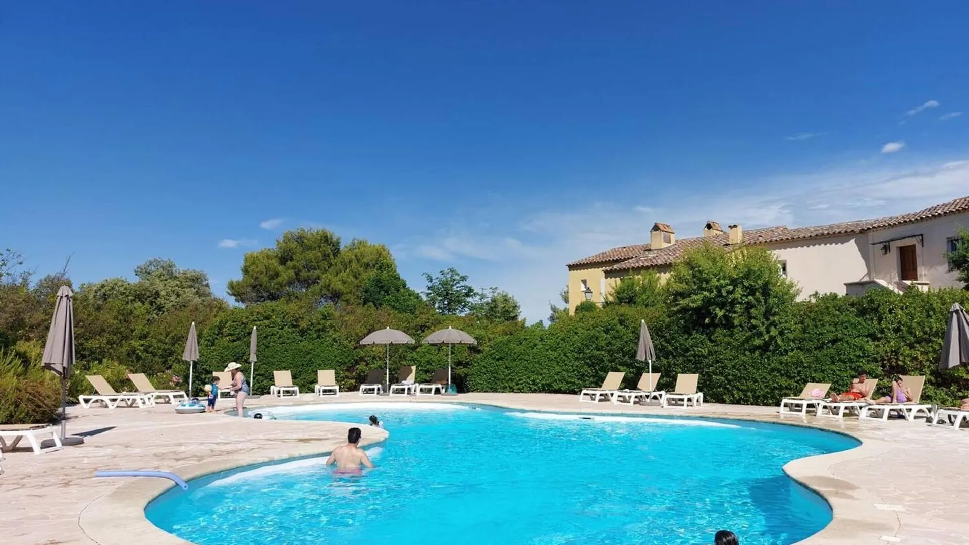 Luxury Apartment In Pont Royal Mallemort France