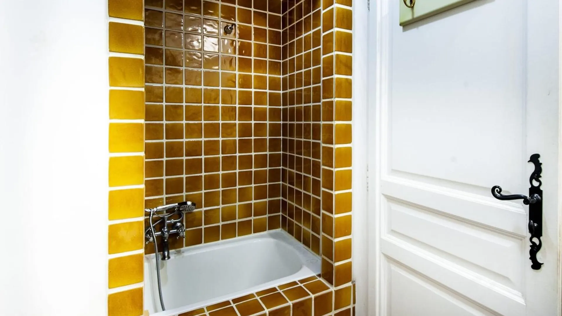 Luxury Apartment In Pont Royal Mallemort 0*,