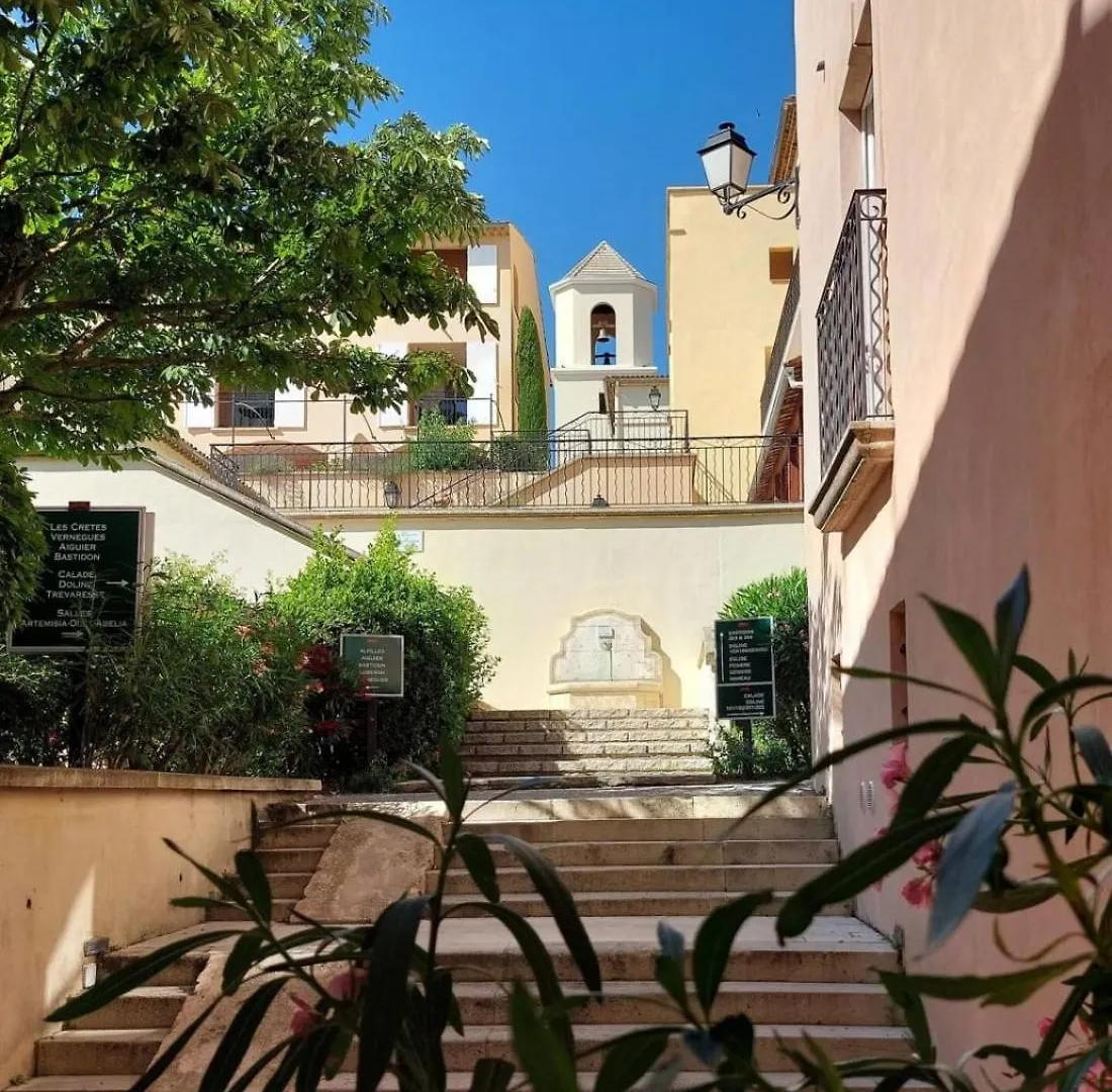 Luxury Apartment In Pont Royal Mallemort