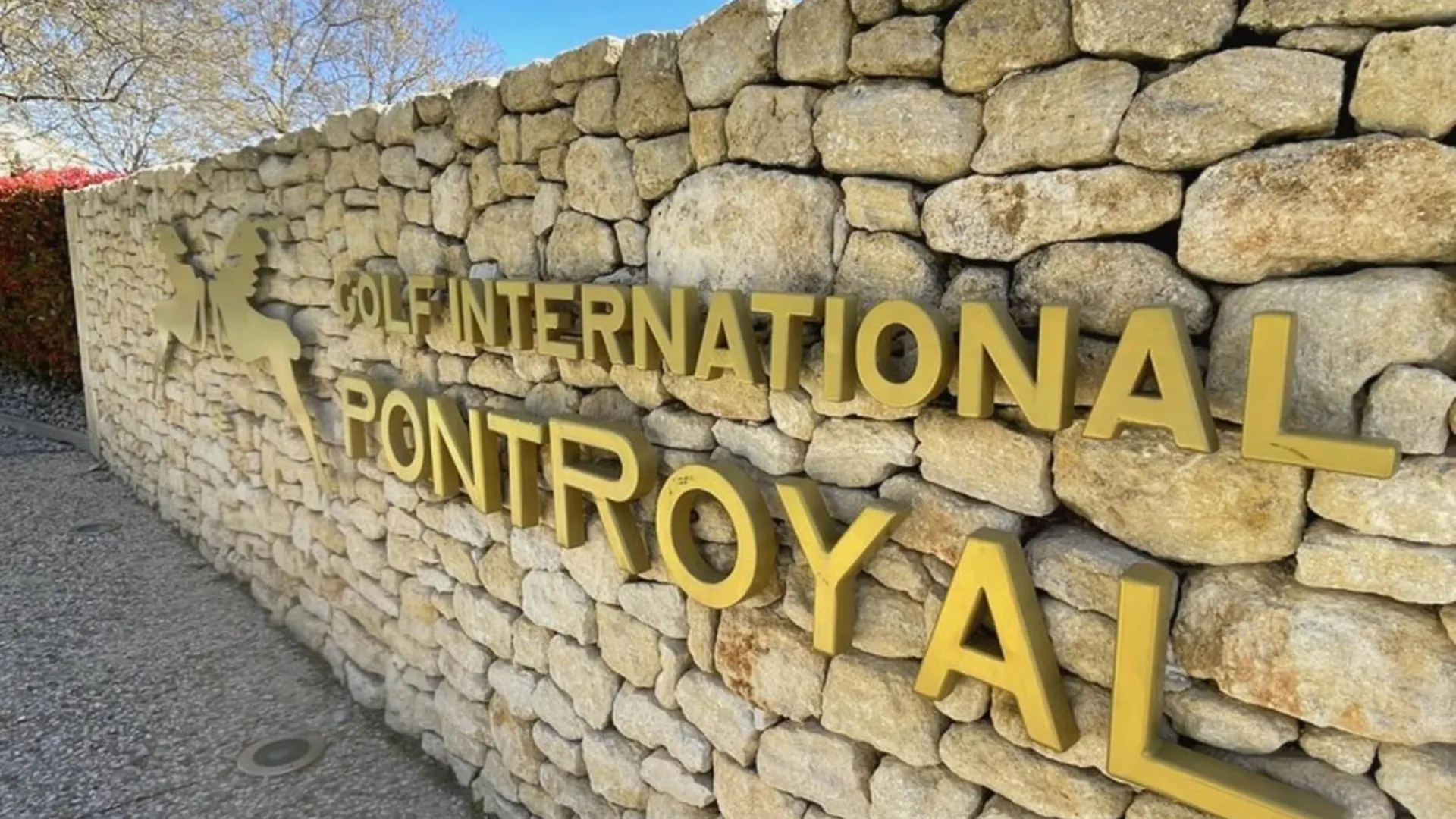 Luxury Apartment In Pont Royal Mallemort Holiday home